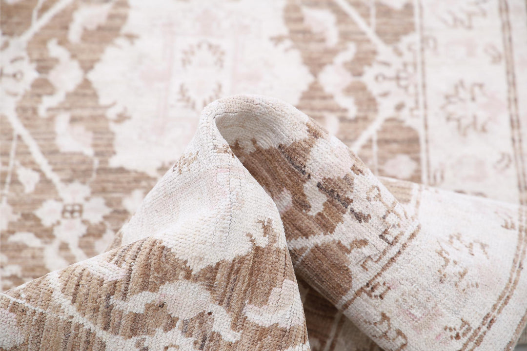 Serenity 2’ 4″ x 7’ 10” - No. AV97530 - ALRUG Rug Store