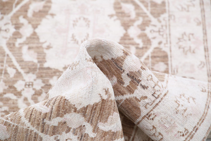 Serenity 2’ 4″ x 7’ 10” - No. AV97530 - ALRUG Rug Store