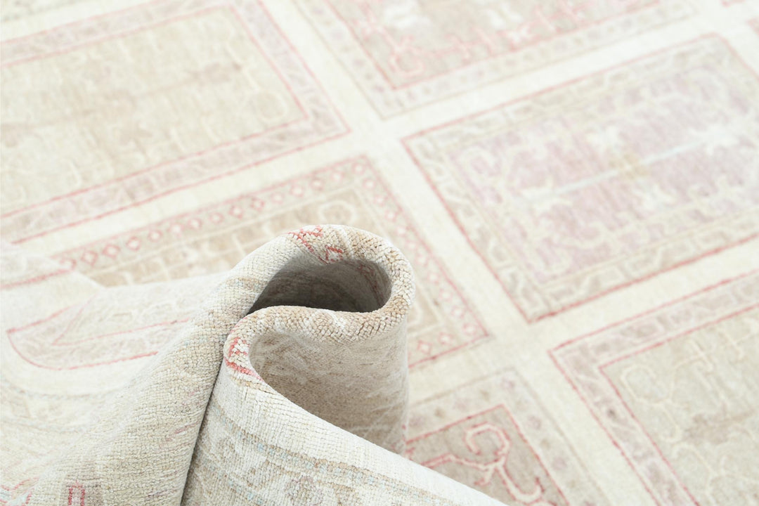 Serenity 6’ 7″ x 9’ 8″ - No. AV62454 - ALRUG Rug Store