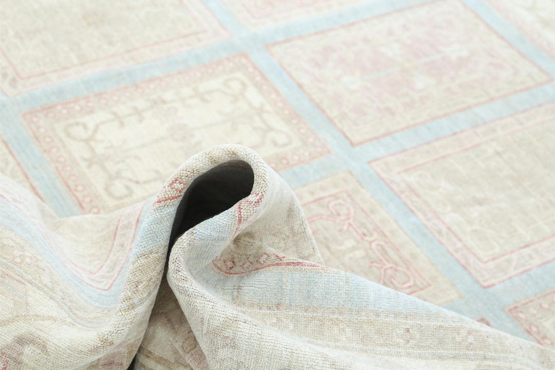 Serenity 6’ 8″ x 9’ 8″ - No. AV34446 - ALRUG Rug Store