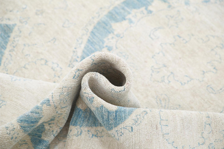 Artemix 8’ 0″ x 9’ 2″ - No. AV87281 - ALRUG Rug Store