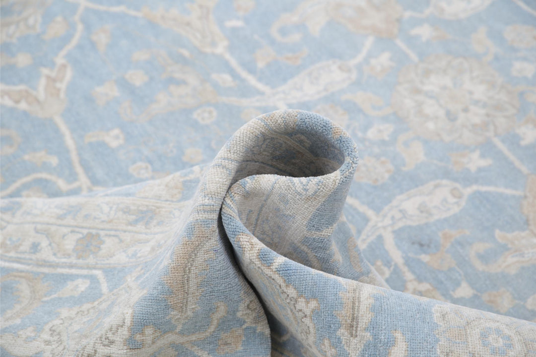 Serenity 7’ 11” x 8’ 10” - No. AV76331 - ALRUG Rug Store