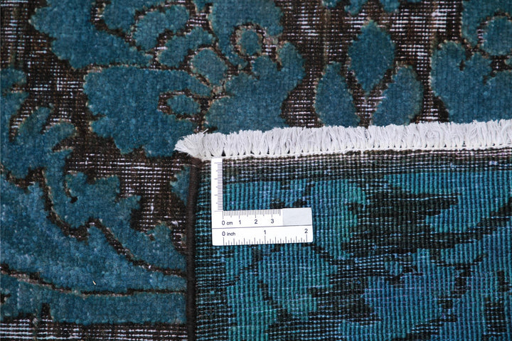 Onyx 7’ 11” x 9’ 11” - No. AV69606 - ALRUG Rug Store