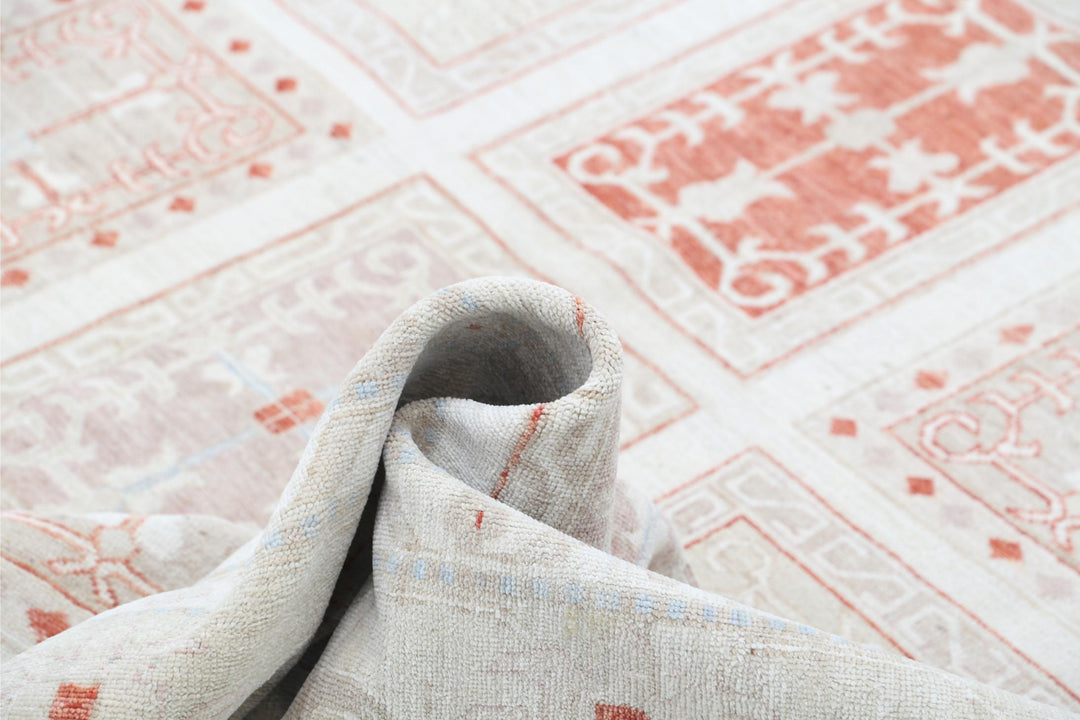 Serenity 9’ 8″ x 13’ 8″ - No. AV86773 - ALRUG Rug Store