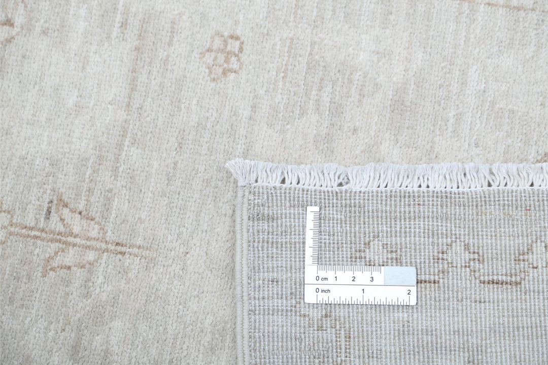 Serenity 2’ 6″ x 8’ 10” - No. AV30502 - ALRUG Rug Store