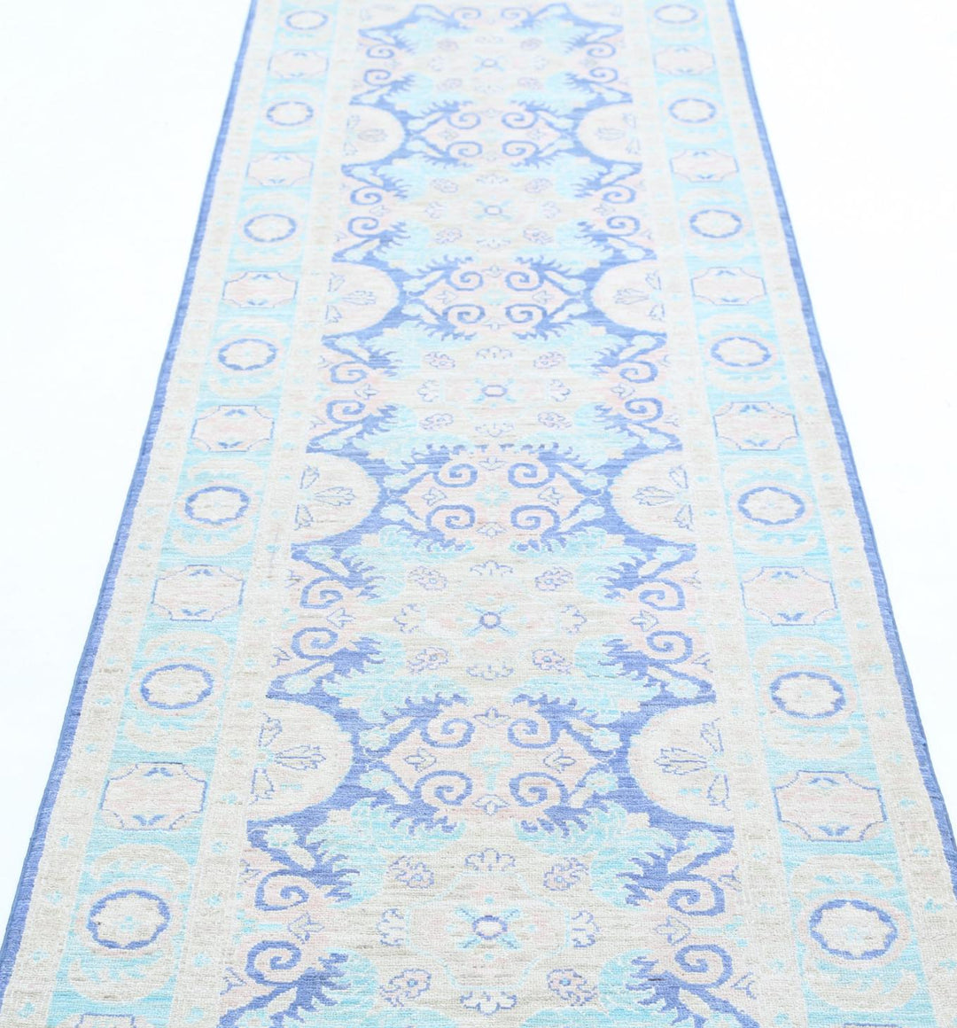 Serenity 2’ 7″ x 9’ 6″ - No. AV45900 - ALRUG Rug Store