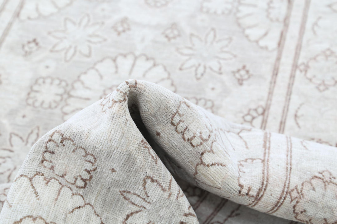 Serenity 2’ 8″ x 11’ 2″ - No. AV47536 - ALRUG Rug Store