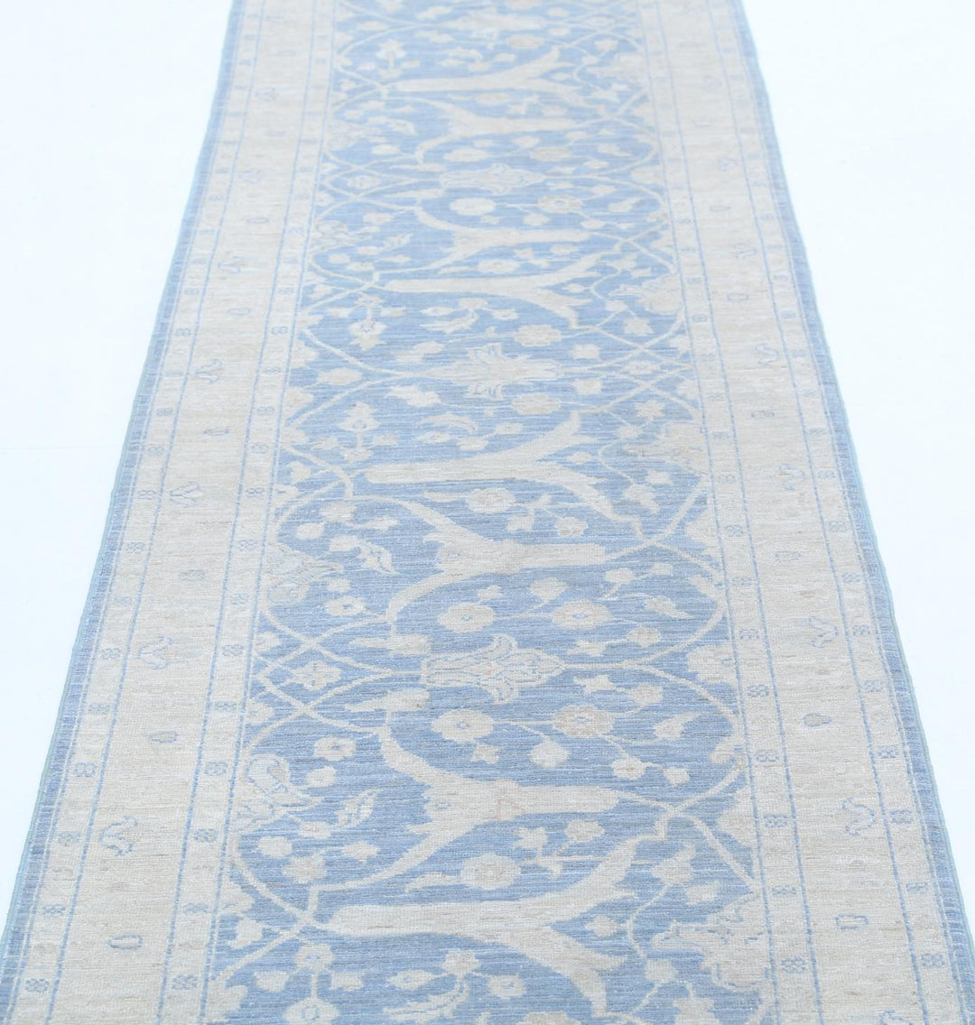 Serenity 2’ 5″ x 9’ 6″ - No. AV85895 - ALRUG Rug Store