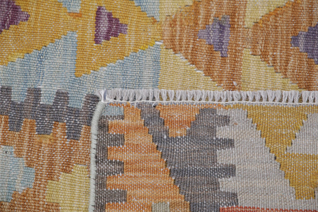 Kilim 4’ 2″ x 5’ 11” - No. AV63055 - ALRUG Rug Store