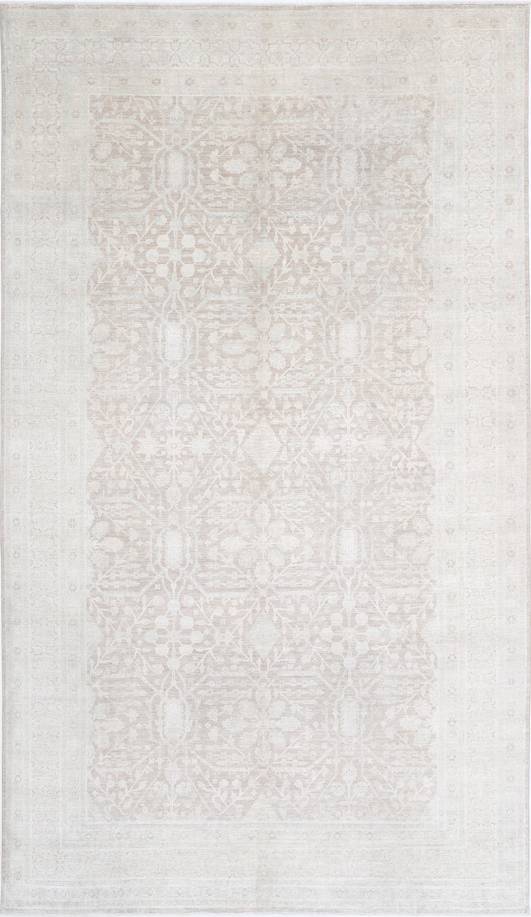 Serenity 8’ 9″ x 15’ 7″ - No. AV56704 - ALRUG Rug Store