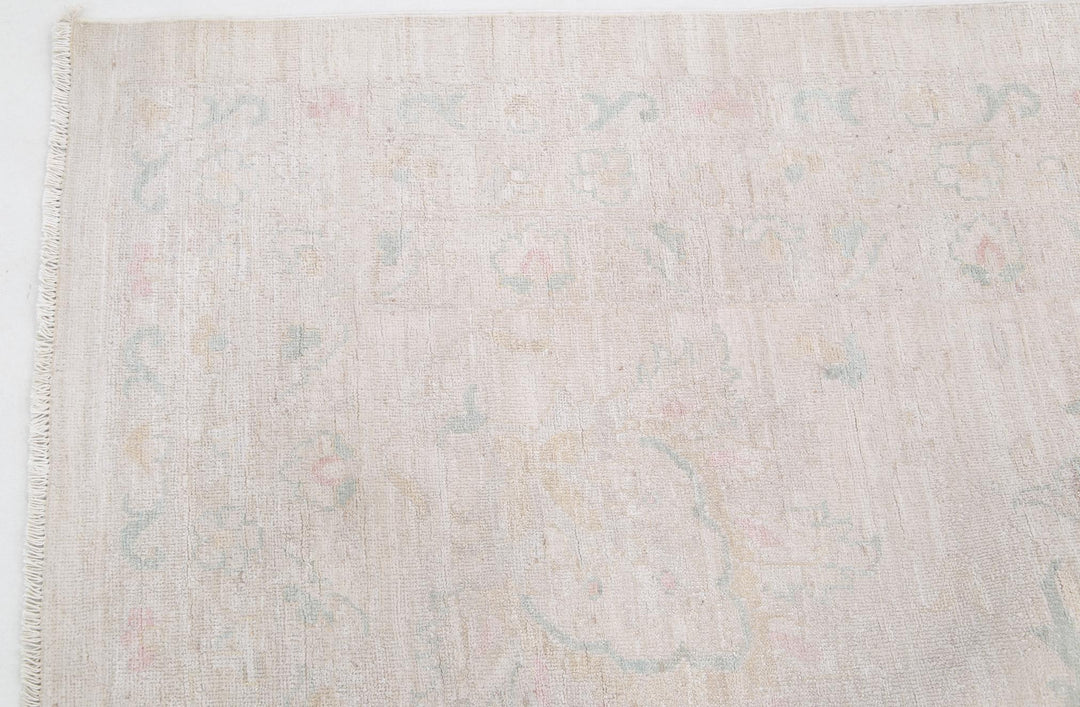 Ivory Pakistani Tabriz Rug 19'4" x 25'6" Hand-Knotted pattern