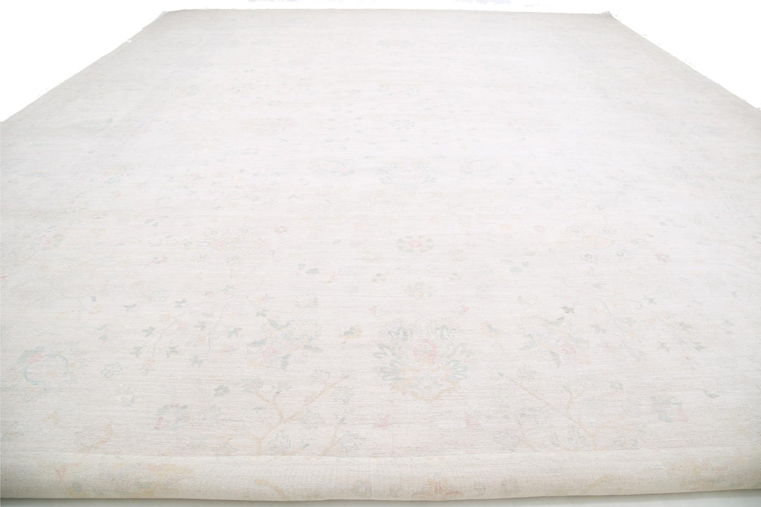 Ivory Pakistani Tabriz Rug 19'4" x 25'6" Hand-Knotted view 12