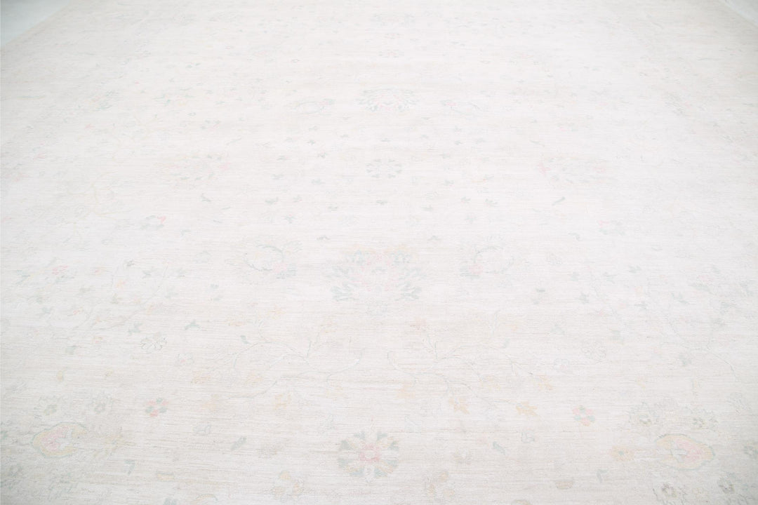 Ivory Pakistani Tabriz Rug 19'4" x 25'6" Hand-Knotted view 11