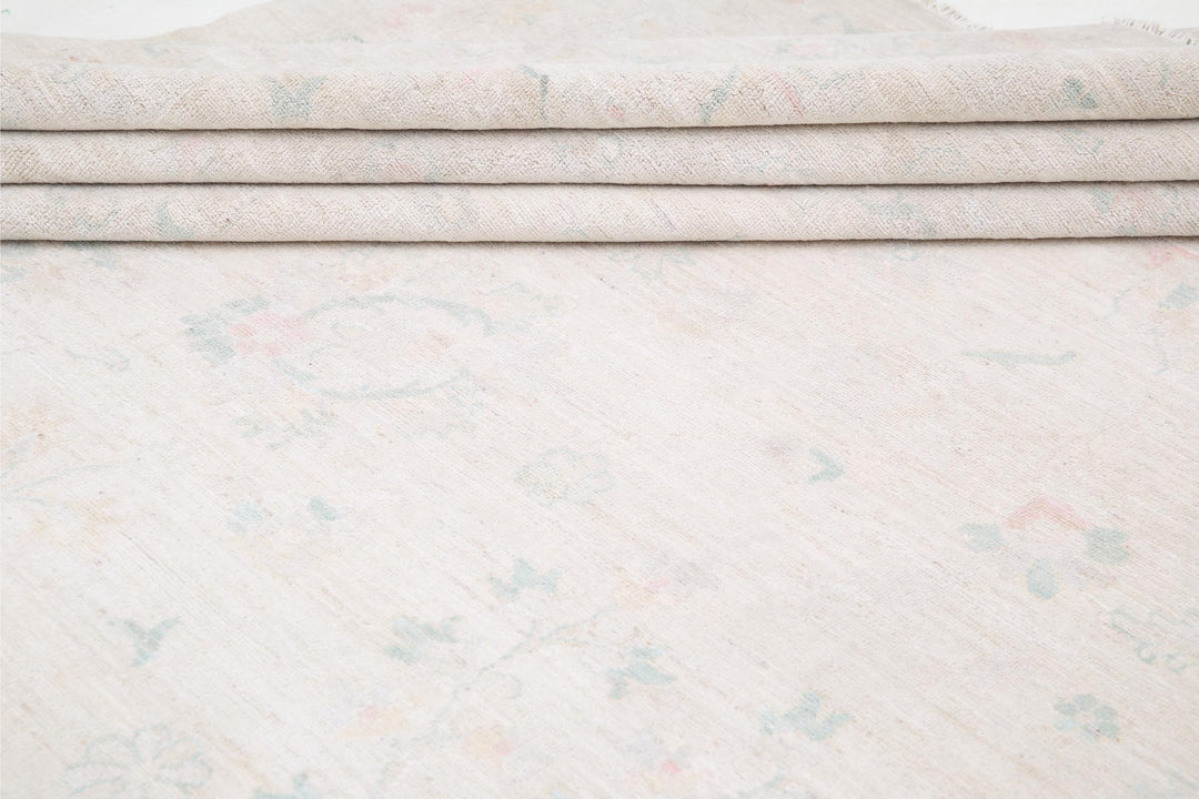 Ivory Pakistani Tabriz Rug 19'4" x 25'6" Hand-Knotted texture