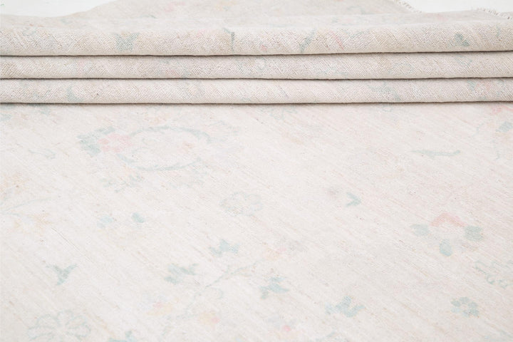 Ivory Pakistani Tabriz Rug 19'4" x 25'6" Hand-Knotted texture