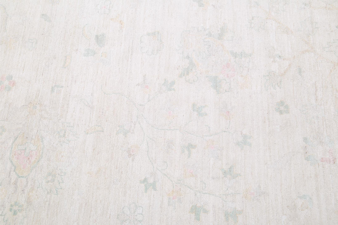 Ivory Pakistani Tabriz Rug 19'4" x 25'6" Hand-Knotted field