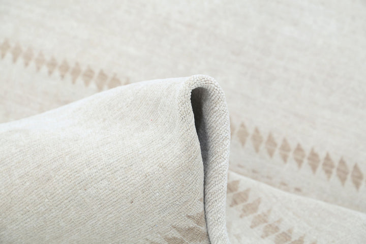 Hand Knotted Serenity Artemix Wool Rug 3' 11" x 5' 7" - No. AT84463