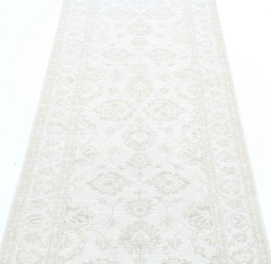 Hand Knotted Serenity Wool Rug 2' 7" x 8' 2" - No. AT32729