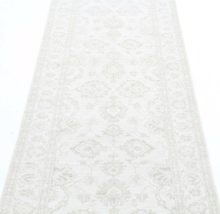 Hand Knotted Serenity Wool Rug 2' 7" x 8' 2" - No. AT32729