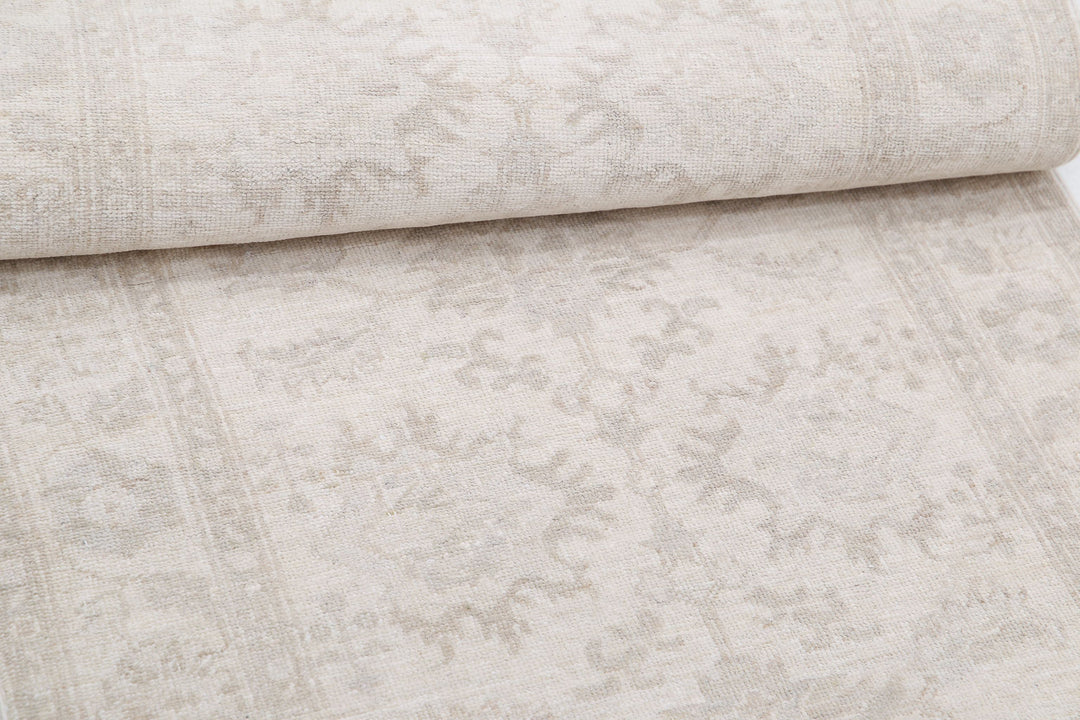 Hand Knotted Serenity Wool Rug 2' 6" x 7' 11" - No. AT71926