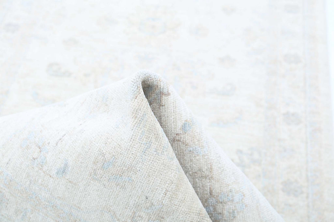 Hand Knotted Serenity Wool Rug 2' 7" x 8' 5" - No. AT76387