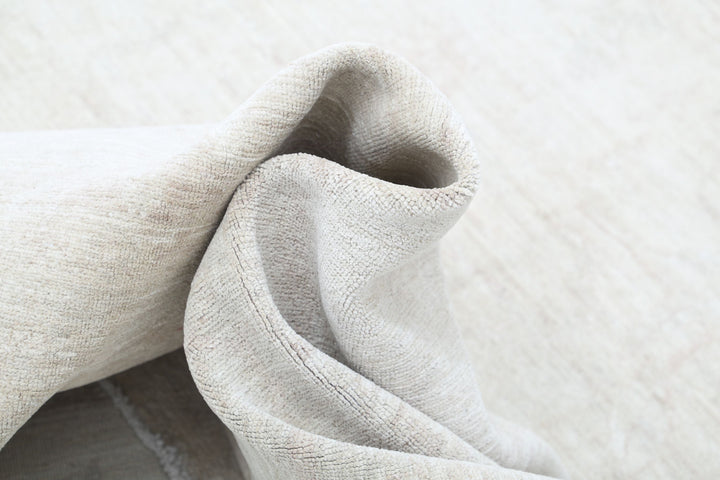 Hand Knotted Fine Serenity Wool Rug 8' 0" x 9' 9" - No. AT18057