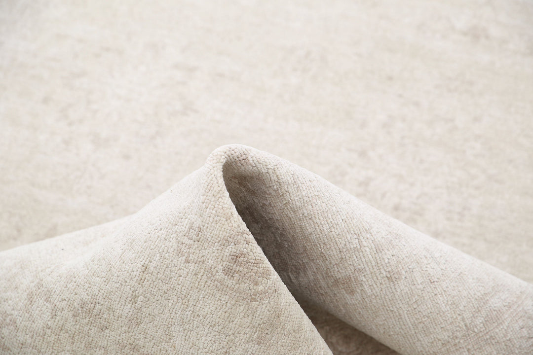 Hand Knotted Fine Serenity Wool Rug 3' 0" x 9' 10" - No. AT11240