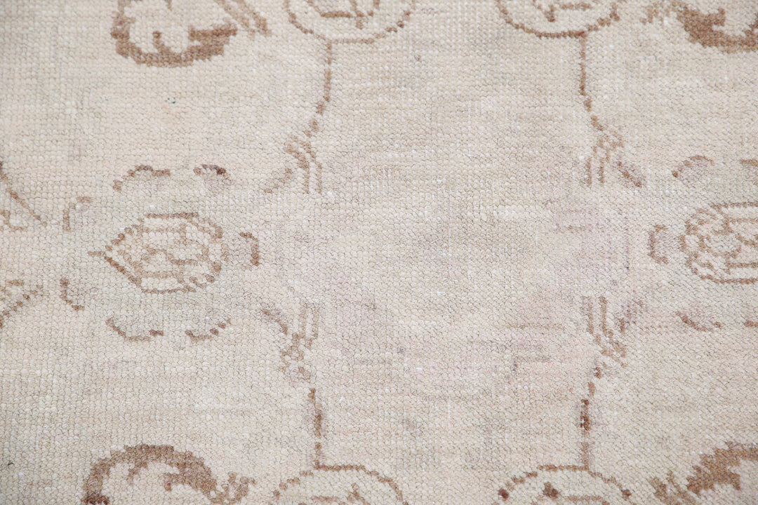 Hand Knotted Fine Serenity Wool Rug 4' 3" x 5' 11" - No. AT66953