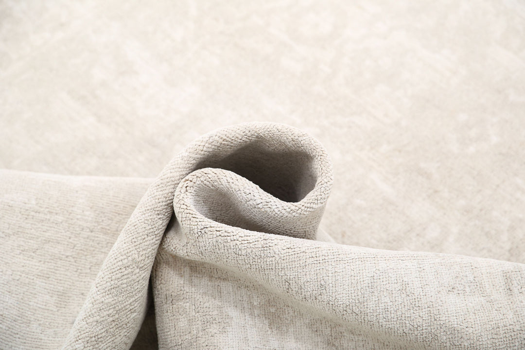 Hand Knotted Fine Serenity Wool Rug 4' 9" x 14' 2" - No. AT68449