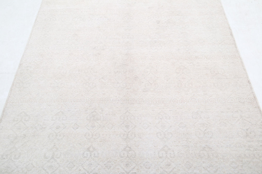 Hand Knotted Fine Serenity Wool Rug 4' 6" x 9' 6" - No. AT13498