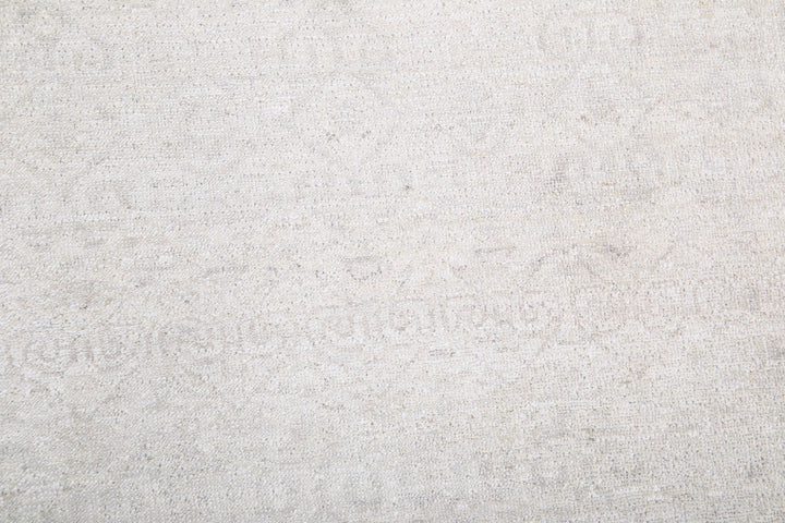 Hand Knotted Fine Serenity Wool Rug 4' 6" x 9' 6" - No. AT13498