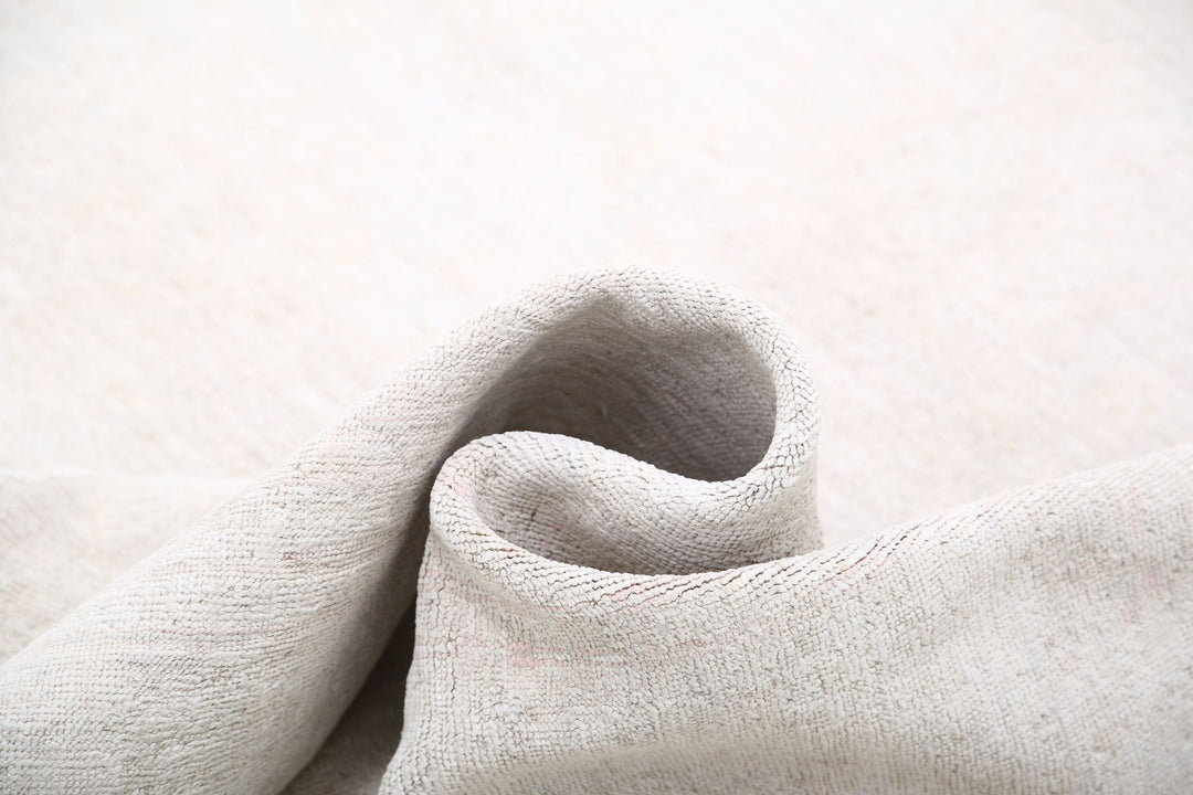 Hand Knotted Fine Serenity Wool Rug 5' 7" x 8' 9" - No. AT30585