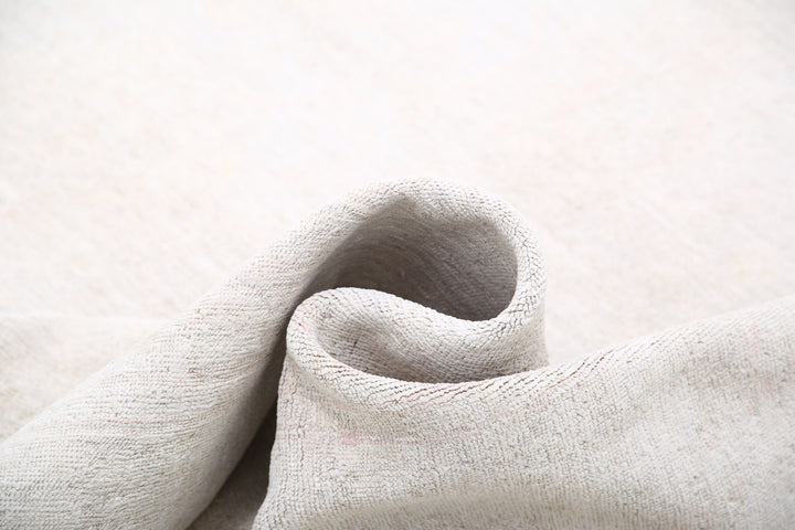 Hand Knotted Fine Serenity Wool Rug 5' 7" x 8' 9" - No. AT30585