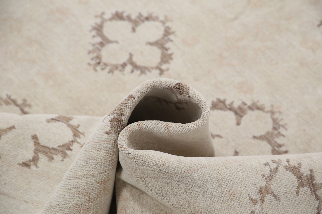 Hand Knotted Fine Serenity Wool Rug 6' 1" x 8' 0" - No. AT19454