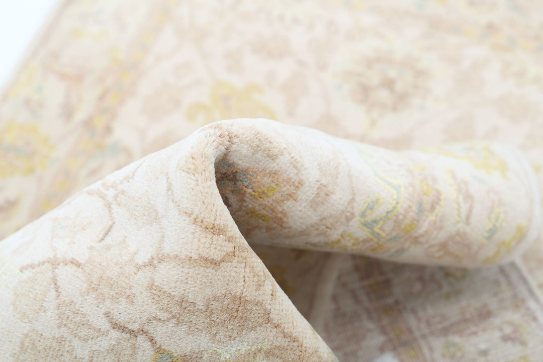 Hand Knotted Agra Kashan Wool Rug 2' 0" x 4' 1" - No. AT78414