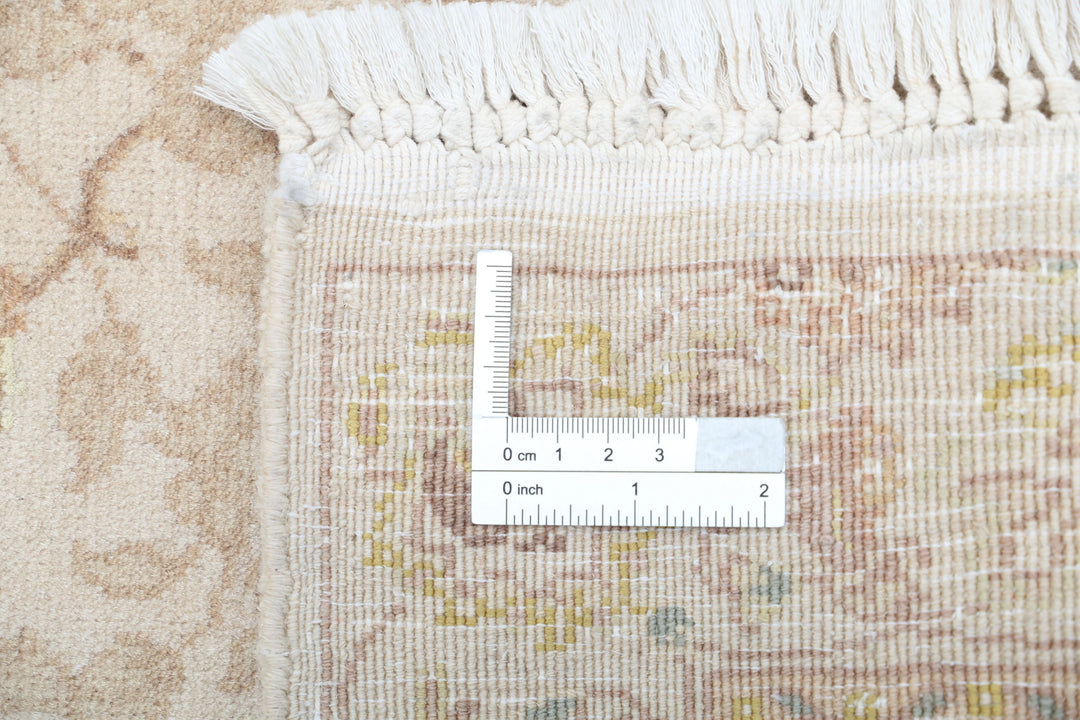 Hand Knotted Agra Kashan Wool Rug 2' 0" x 4' 1" - No. AT78414