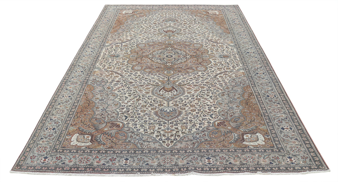 Hand Knotted Vintage Turkish Kayseri Wool Rug 6' 5" x 9' 7" - No. AT30035