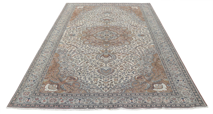 Hand Knotted Vintage Turkish Kayseri Wool Rug 6' 5" x 9' 7" - No. AT30035