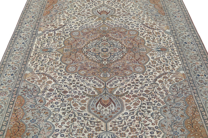 Hand Knotted Vintage Turkish Kayseri Wool Rug 6' 5" x 9' 7" - No. AT30035