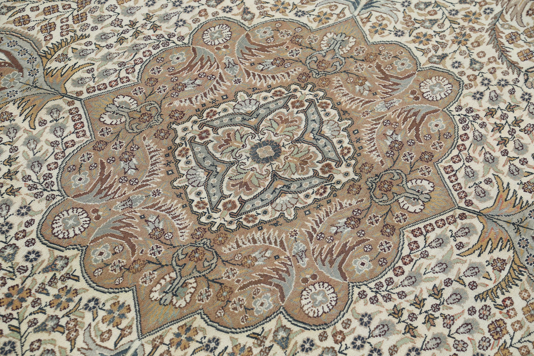 Hand Knotted Vintage Turkish Kayseri Wool Rug 6' 5" x 9' 7" - No. AT30035