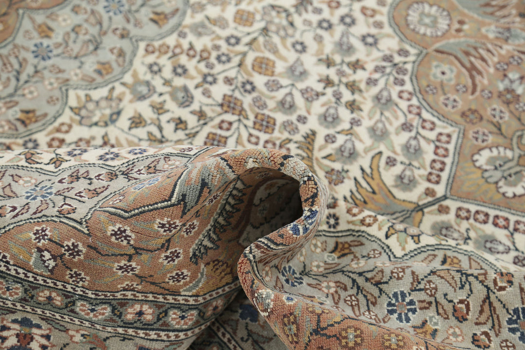 Hand Knotted Vintage Turkish Kayseri Wool Rug 6' 5" x 9' 7" - No. AT30035